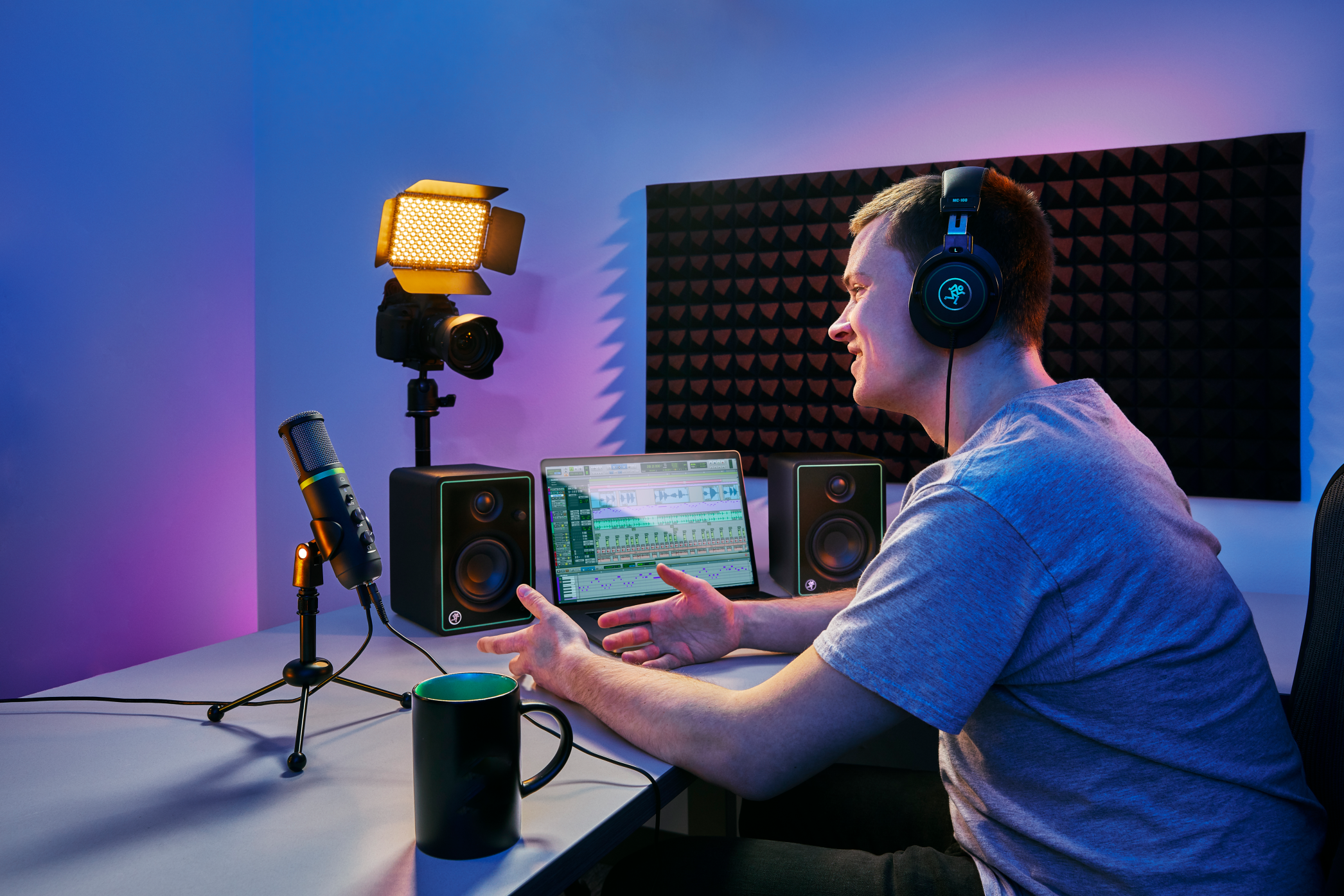 Mackie Creator Bundle Content creation bundle with CR3-X monitors, EM-USB condenser mic, and MC-100 headphones